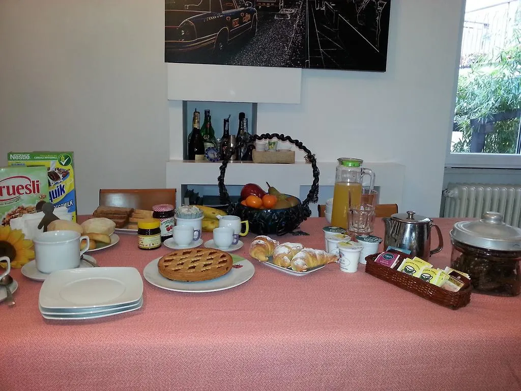 B&B Rosa Blu Como 0*,  Italy